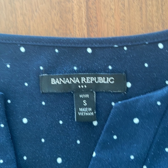 Banana Republic Factory Women's Navy with White Polka Dot Blouse; Size Small - Picture 4 of 5